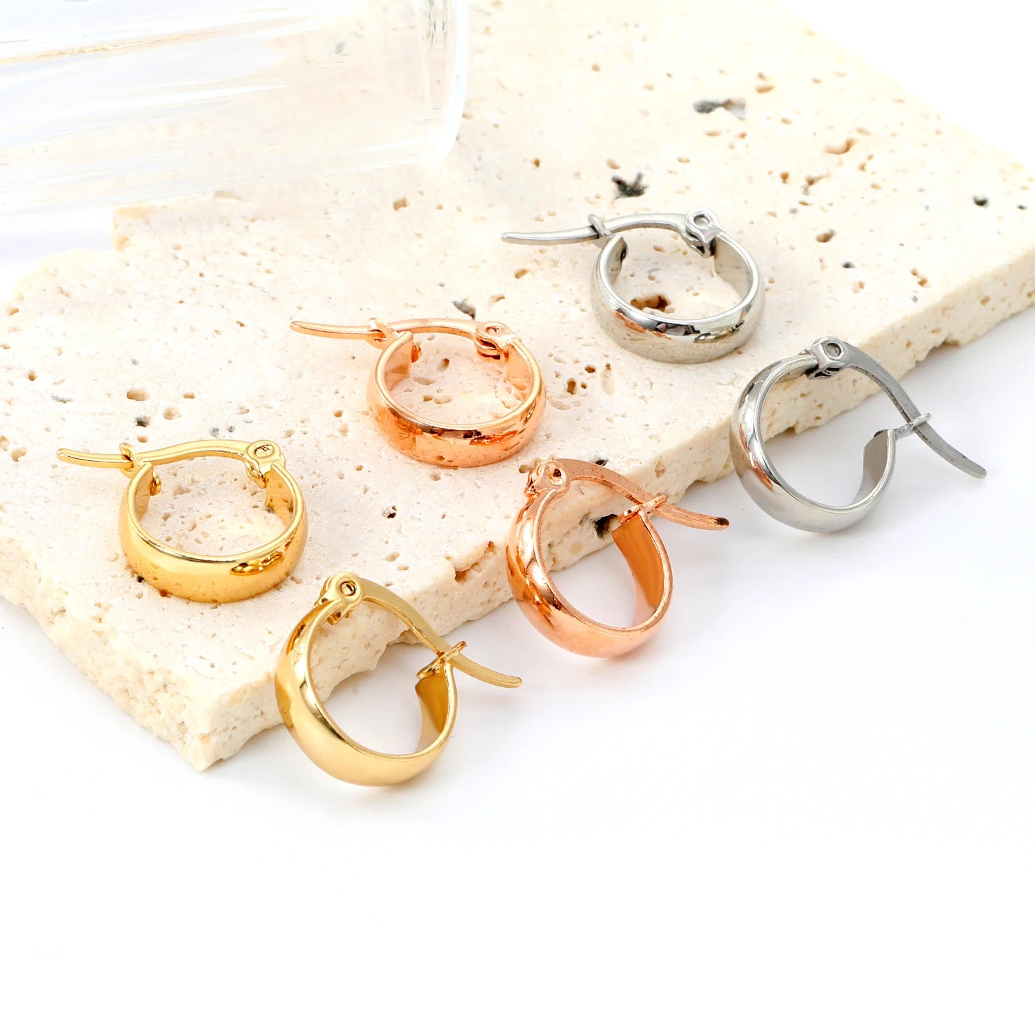LUXUKISSKIDS 1pairs Minimalist Hoop Earrings Set for Woman/Men Big Circle Earrings Jewelry Ear Clip Punk Style Titanium Piercing