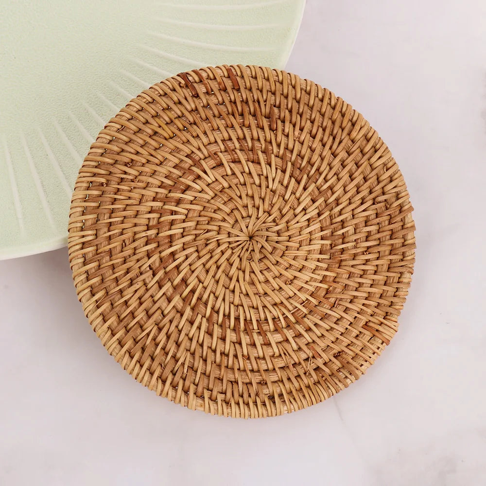 1Pc New Hot Natural Rattan Coasters Insulation Cup Bowl Pad Handmade Padding Table Mat Round Placemats Kitchen Accessories