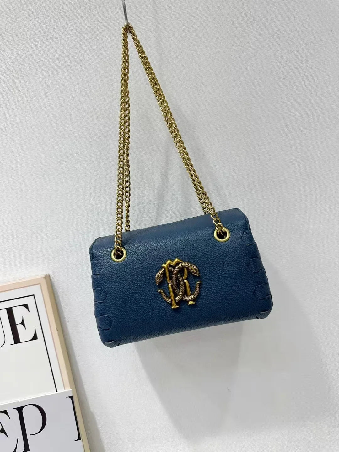 Trendy Designer Tote Bag for Women High-End Minimalist Simple Vintage Fashionable Messenger Purse Large Capacity