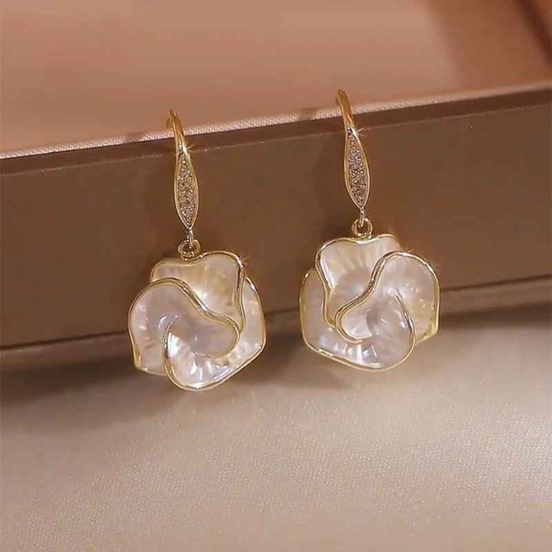 Fashion Minimalist Fish Shaped Dangle Earrings Bohemian Geometric Design Gold and Silver Color Earrings Jewelry Wholesale