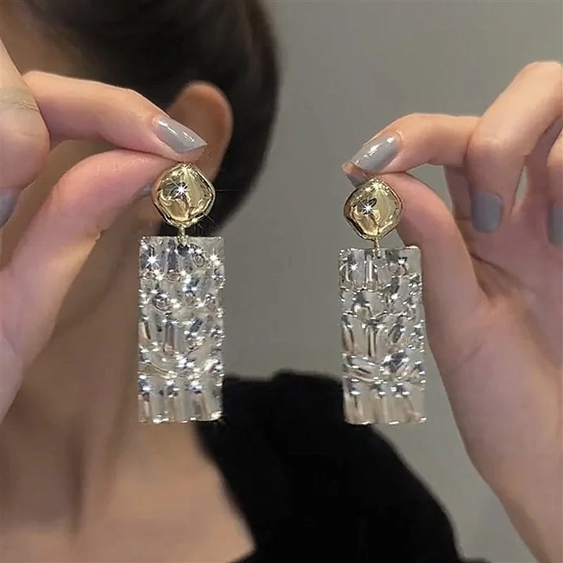 Fashion Minimalist Fish Shaped Dangle Earrings Bohemian Geometric Design Gold and Silver Color Earrings Jewelry Wholesale