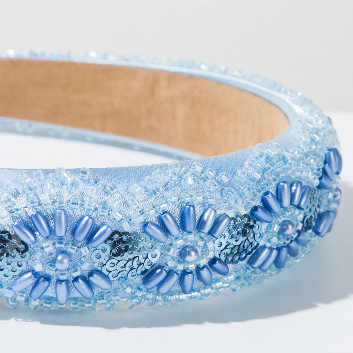 New Minimalist and Versatile Headband With Hand Sewn Rice Beads and Sequins, Exuding a High Cranial Top and Outdoor Style