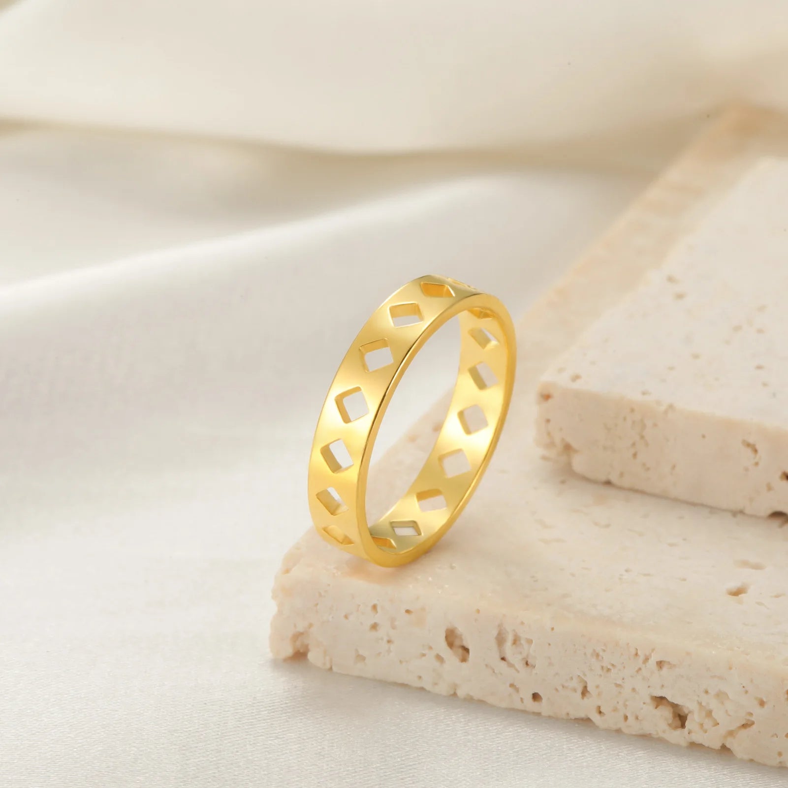 Skyrim Hollow Rhombus Ring Women Stainless Steel Gold Color Casual Finger Rings Trendy Minimalist Geometric Jewelry Wholesale