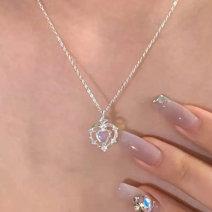Creative Fashion Women'S Gradient Love Necklace Simple Generous Small Niche Design High-Level Sense Versatile Collarbone Chain