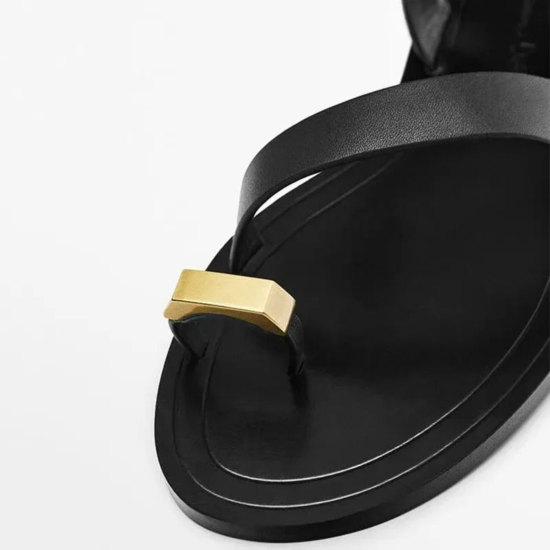 2025 Fashion Women's Beach Sandals Leather Flat Clip Toe Metal Decoration Fashion Sandals Comfortable Autumn