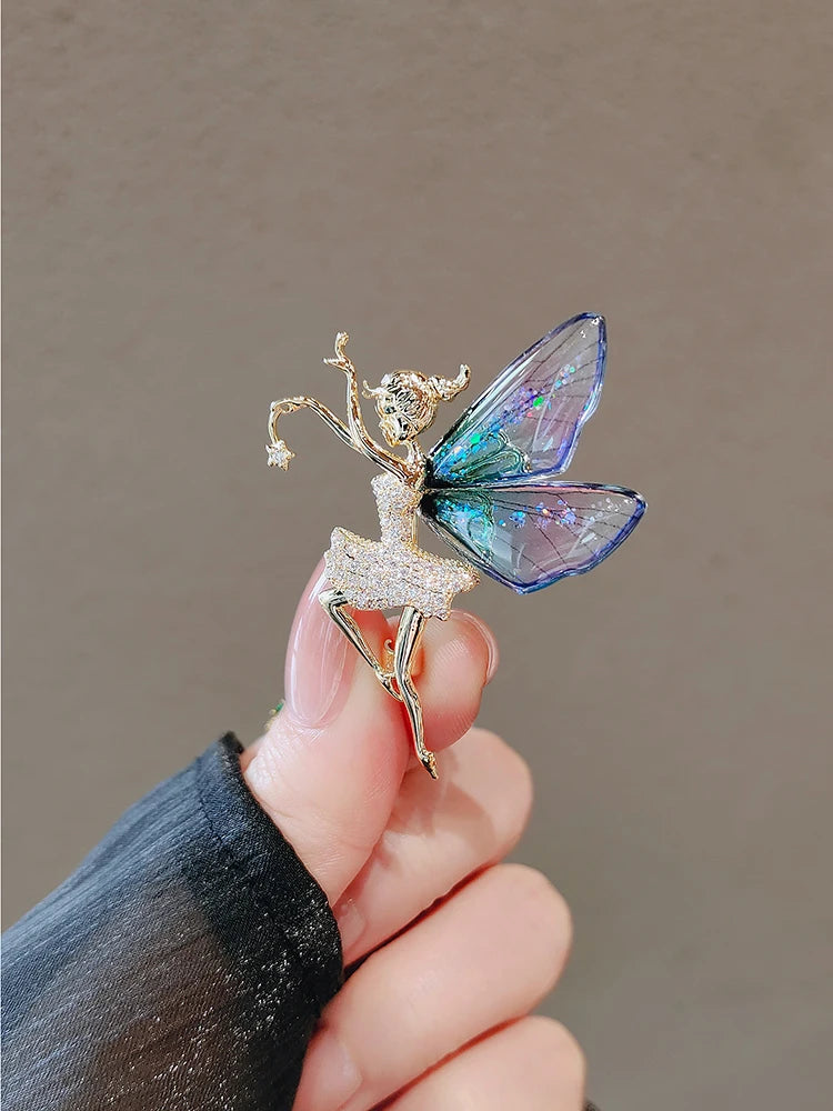 Simple Minimalist Crystal Letter V Brooch Pin for Women Men Rhinestone Triangle Brooches Pins Collar Accessories