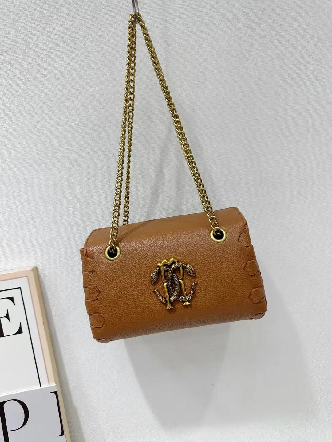 Trendy Designer Tote Bag for Women High-End Minimalist Simple Vintage Fashionable Messenger Purse Large Capacity