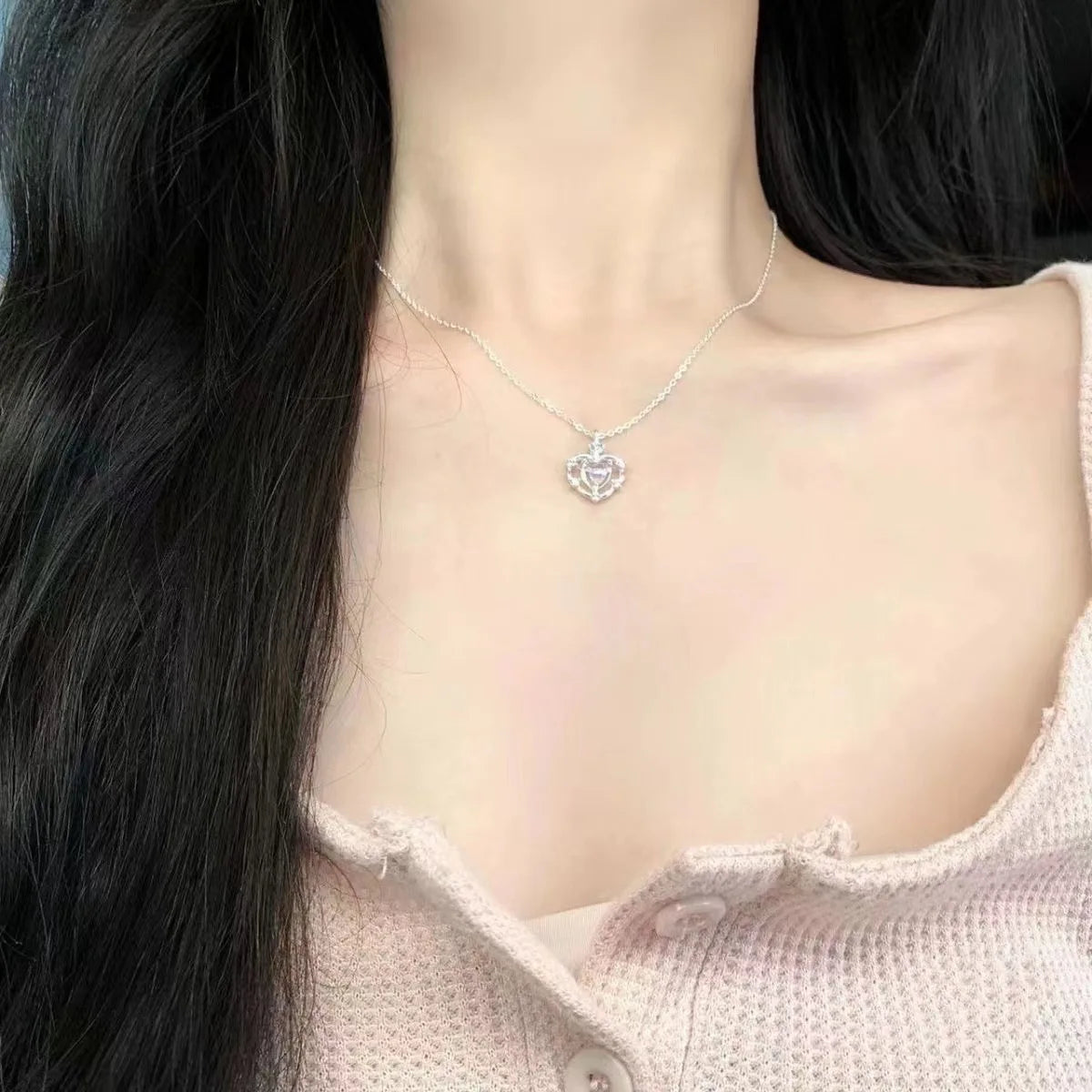 Creative Fashion Women'S Gradient Love Necklace Simple Generous Small Niche Design High-Level Sense Versatile Collarbone Chain