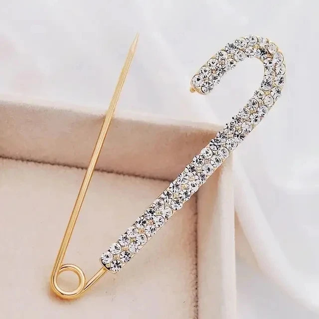 Simple Minimalist Crystal Letter V Brooch Pin for Women Men Rhinestone Triangle Brooches Pins Collar Accessories