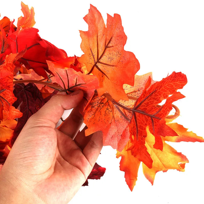 100pcs Artificial Autumn Maple Leaves Thanksgiving Halloween Mixed Fall Colored Leaf Wedding Thanksgiving Day Party Table Decor