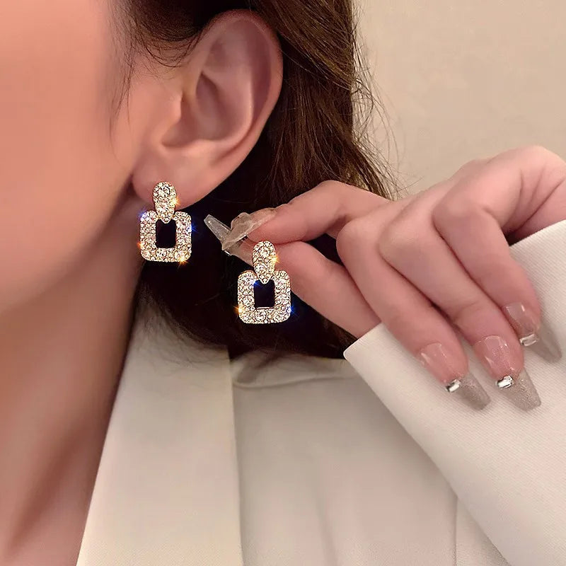 Korean Fashion Versatile Dazzling Circle Stud Earrings with Crystal Cubic Zirconia Minimalist Earrings for Teens Women's Jewelry