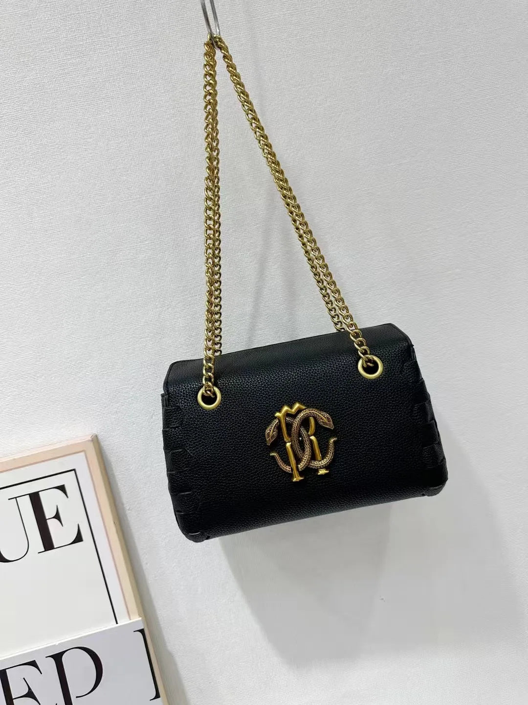 Trendy Designer Tote Bag for Women High-End Minimalist Simple Vintage Fashionable Messenger Purse Large Capacity