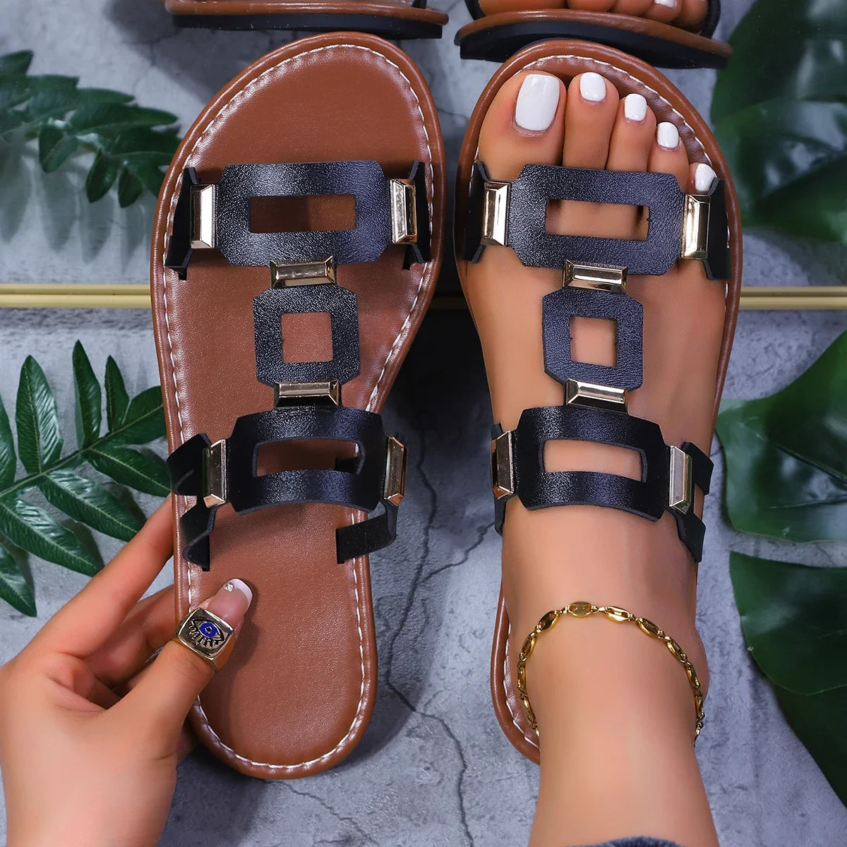 2025 Round Headed Leather Ladies' Sandals Flat Casual Beach Shoes Comfortable Footwear with Metal Decoration for Women