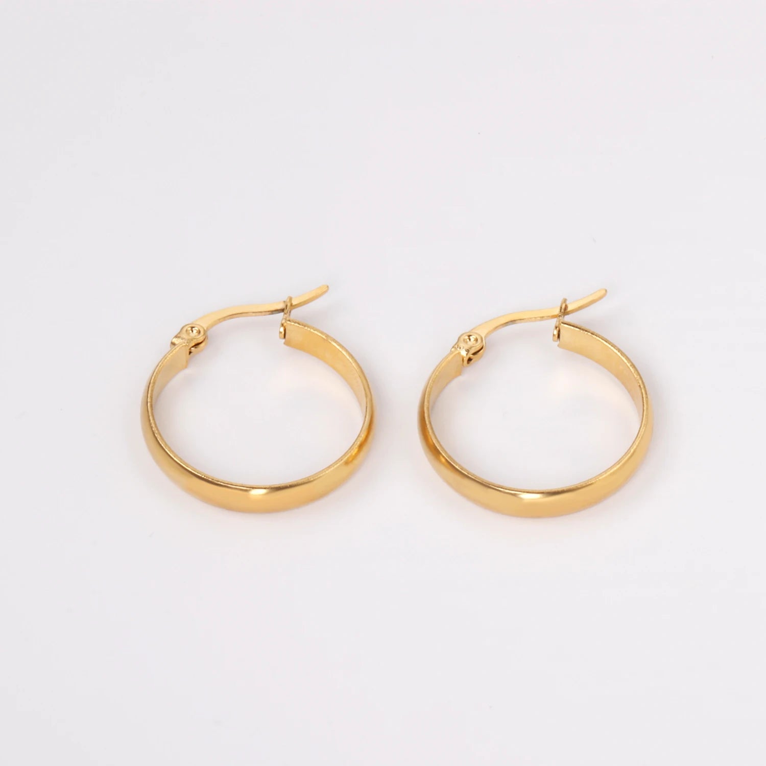 LUXUKISSKIDS 1pairs Minimalist Hoop Earrings Set for Woman/Men Big Circle Earrings Jewelry Ear Clip Punk Style Titanium Piercing