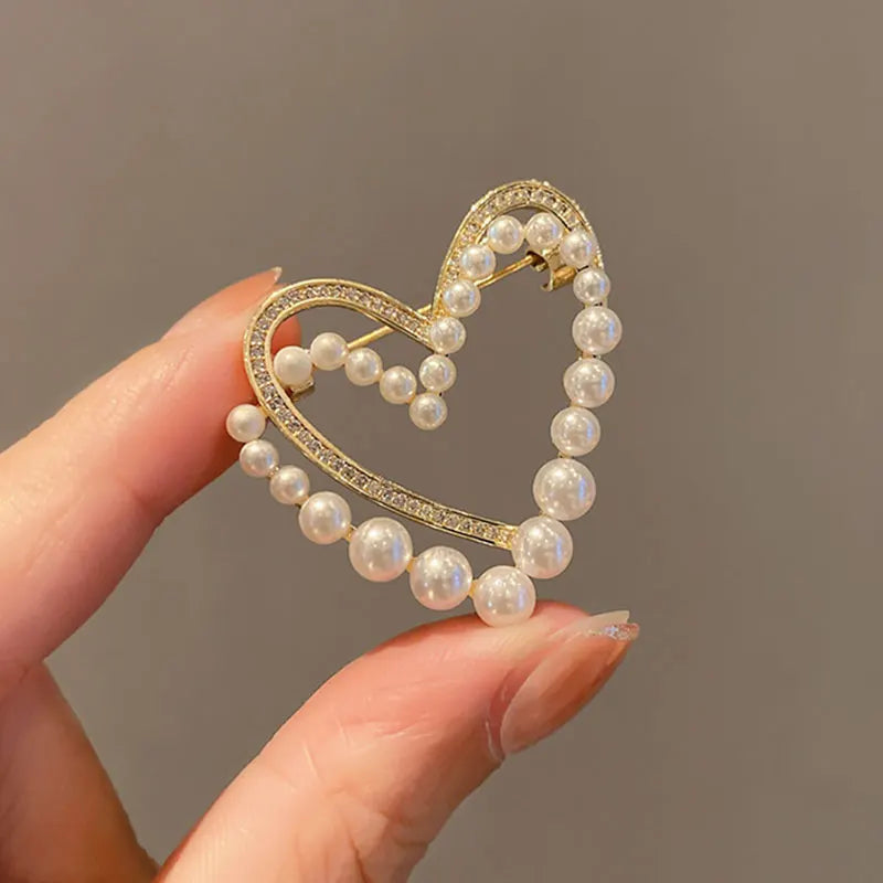 Simple Minimalist Crystal Letter V Brooch Pin for Women Men Rhinestone Triangle Brooches Pins Collar Accessories