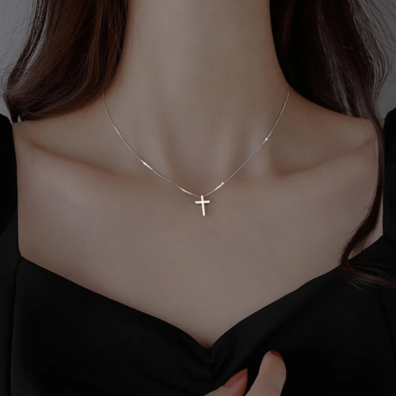 925 Sterling Silver Cross Necklace Simple Exquisite Faith Geometric Shape Pendant Choker Sending Woman Fine Jewelry Accessories