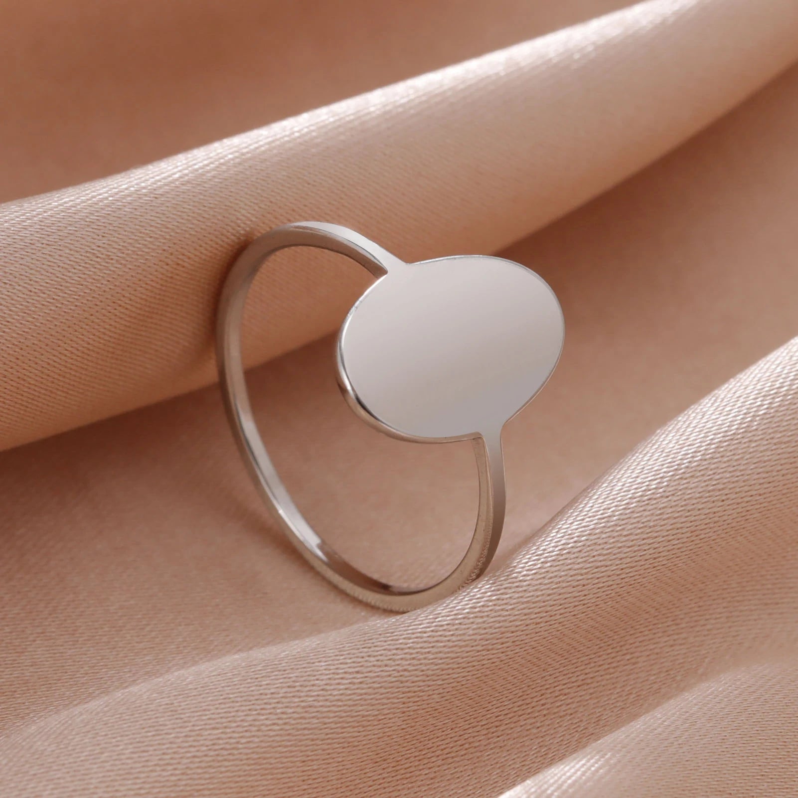 Skyrim New Geometric Oval Ring Stainless Steel Women Finger Rings Fashion Minimalist Jewelry 2025 Wedding Band Gift Wholesale