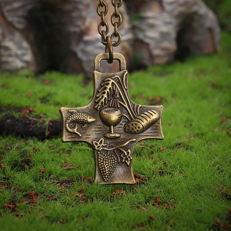 Vintage Bronze Christian Eucharist Halo Grape Juice Cross Necklace Men Women Catholic Holy Spirit Church Jewelry