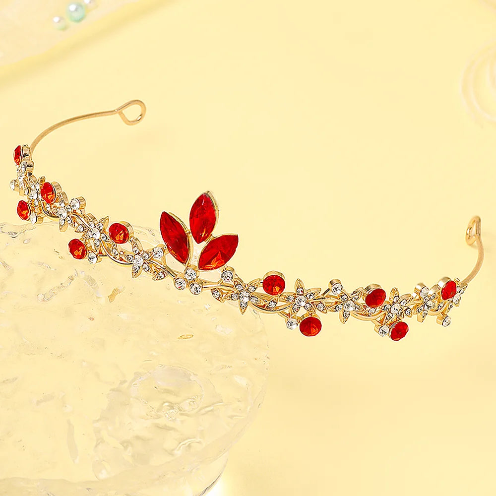 1 Crown Headbands Are Suitable for Girls to Attract Birthday Parties and Weddings