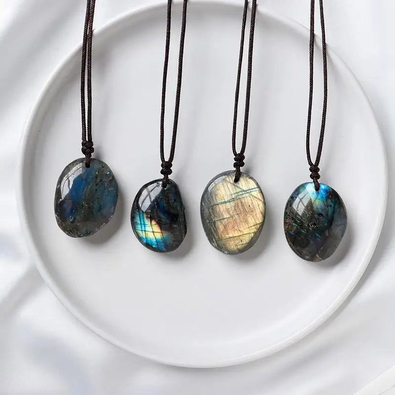 1PCS Natural Labradorite Pendant Necklaces Men Women Energy Quartz Necklaces Stones Ornament Moonstone Home Decoration