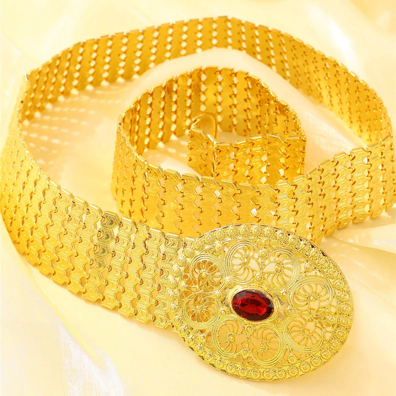 Gilded snak scalebelt golden oval leather belt inlaid with large red gemstones designed bridal banquet dances popular style belt