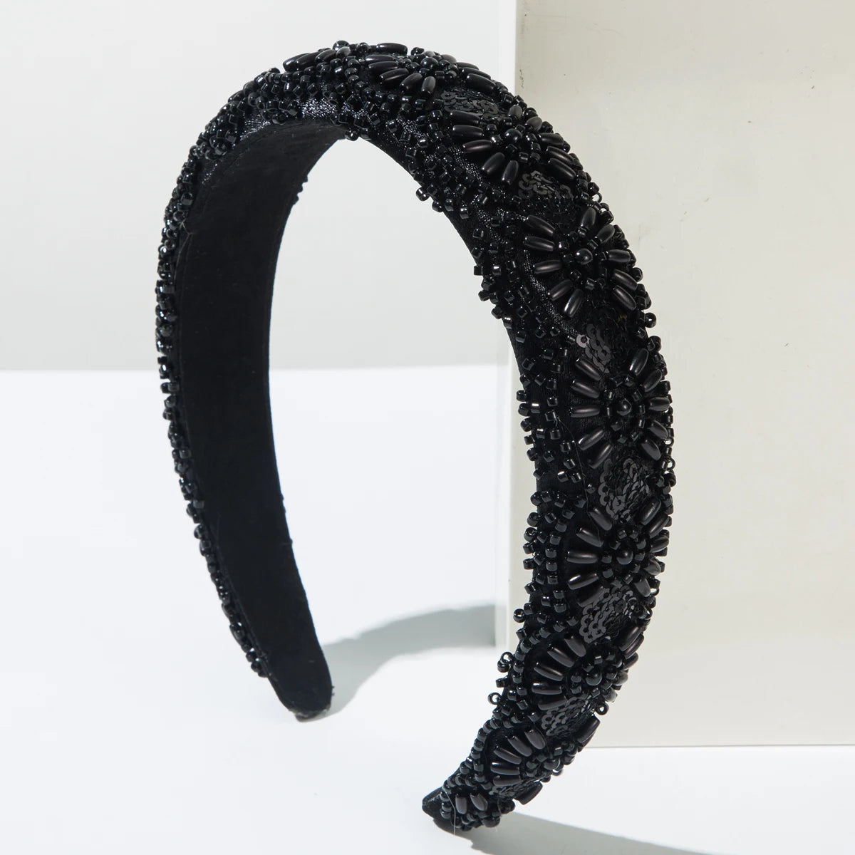 New Minimalist and Versatile Headband With Hand Sewn Rice Beads and Sequins, Exuding a High Cranial Top and Outdoor Style
