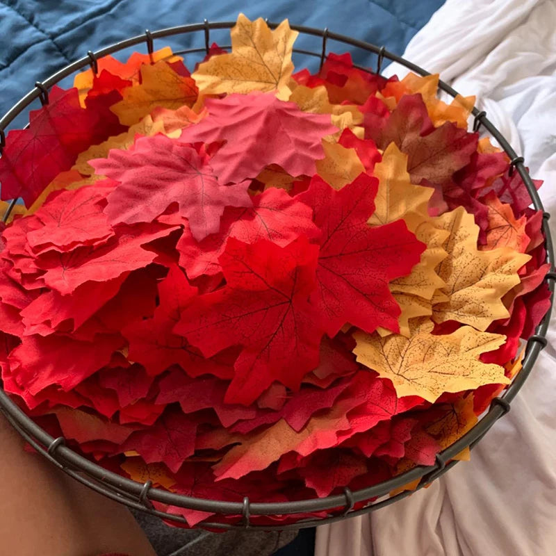 100pcs Artificial Autumn Maple Leaves Thanksgiving Halloween Mixed Fall Colored Leaf Wedding Thanksgiving Day Party Table Decor