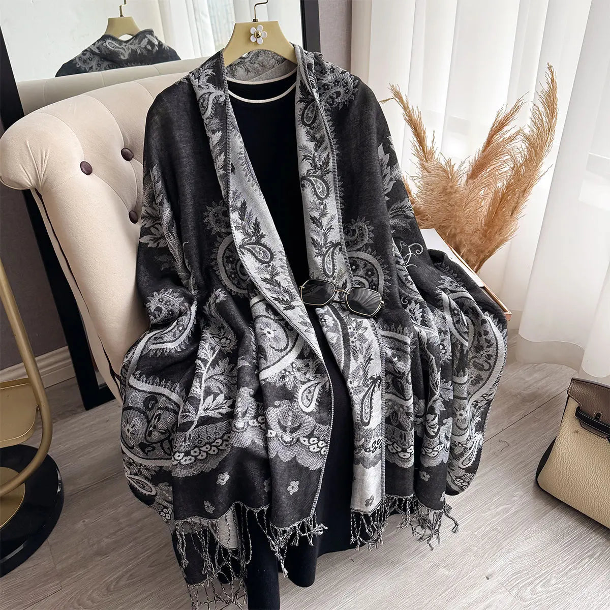 2025 Women Scarf Luxury Bohemian Style Shawl Jacquard Paisley Pattern Designer Tassel Blanket Design Lady Muslim Hijab Pashmina