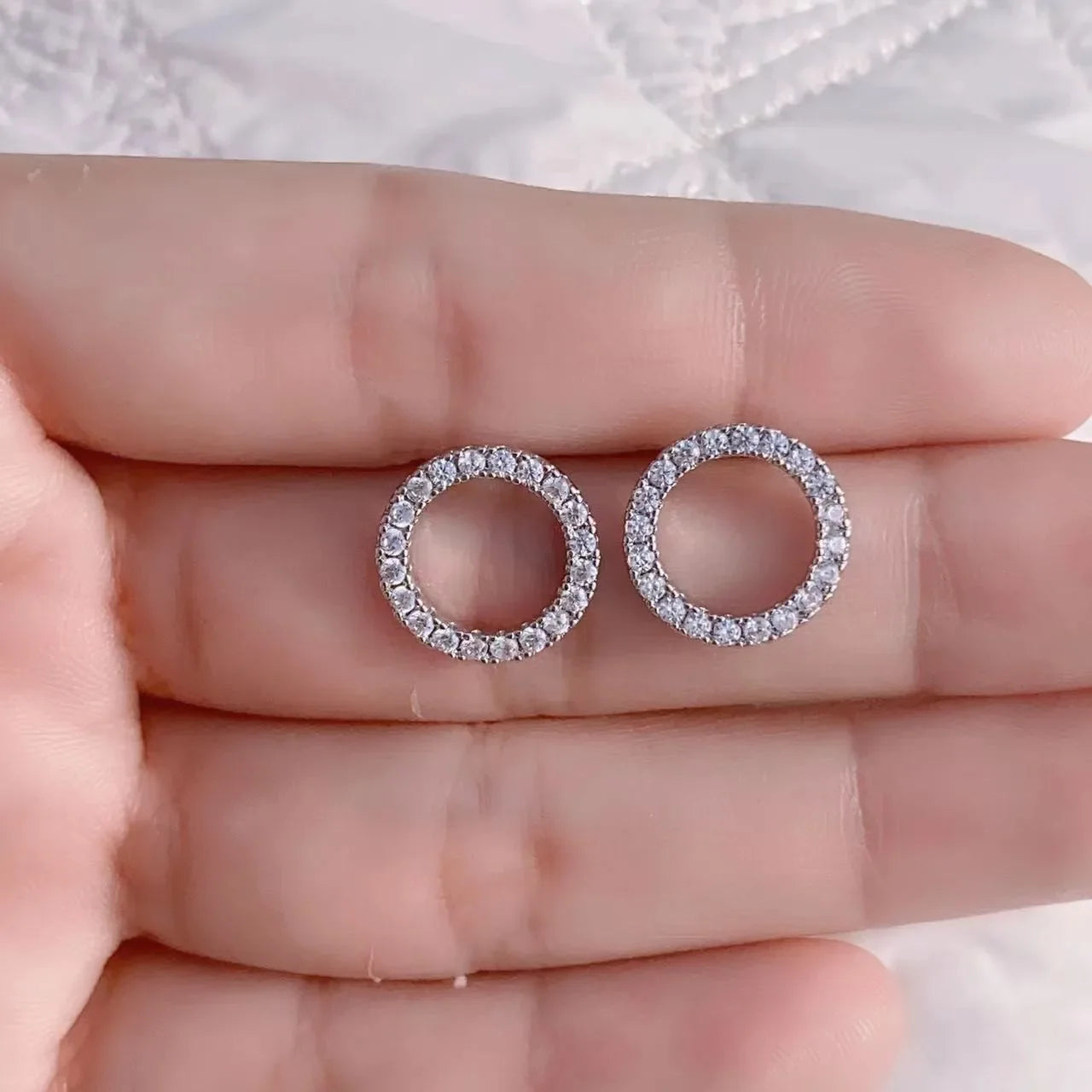 Delicate Small Circle Stud Earrings for Women Gold Color Crystal Minimalist Korean Party Summer Fashion Jewelry Accessories Gift