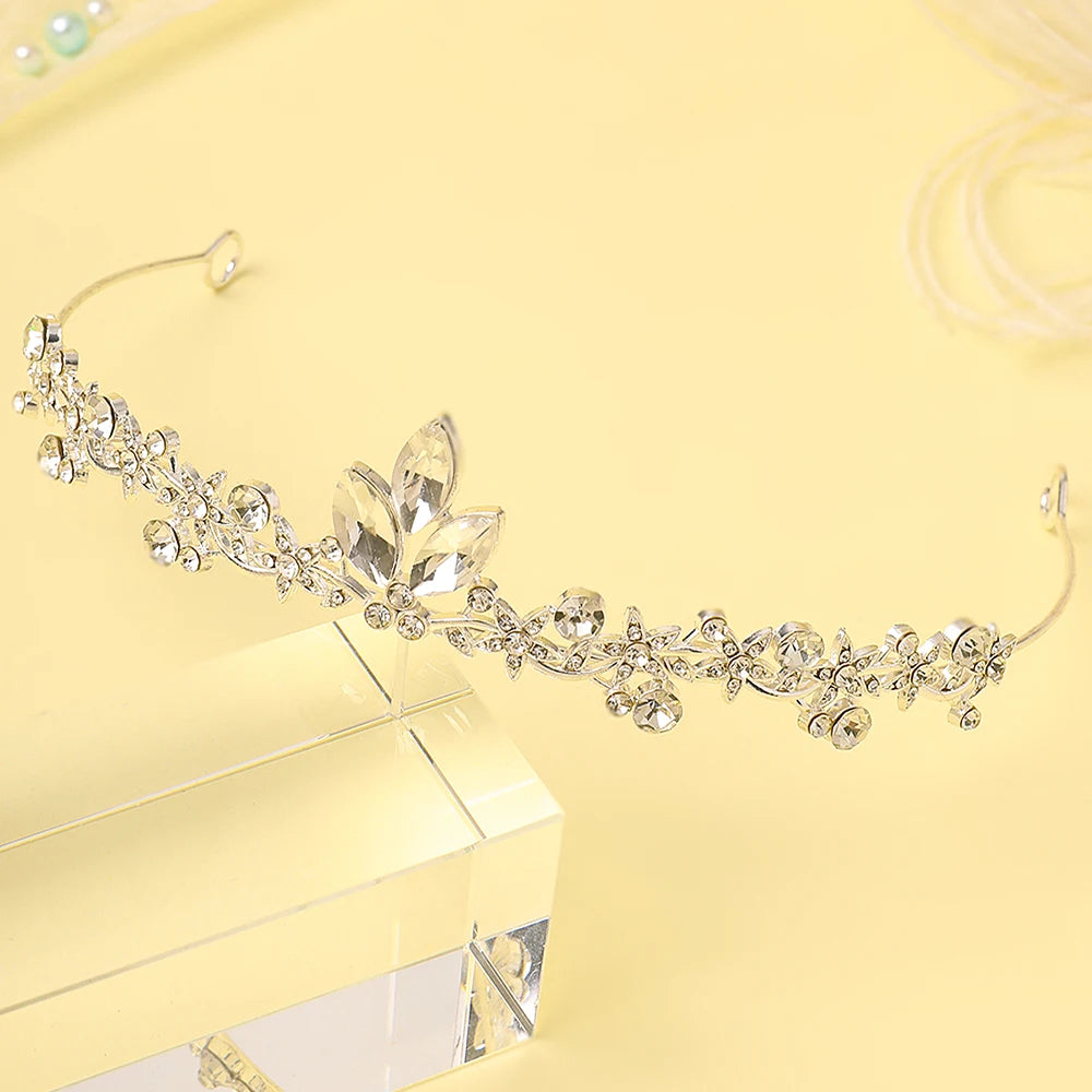 1 Crown Headbands Are Suitable for Girls to Attract Birthday Parties and Weddings