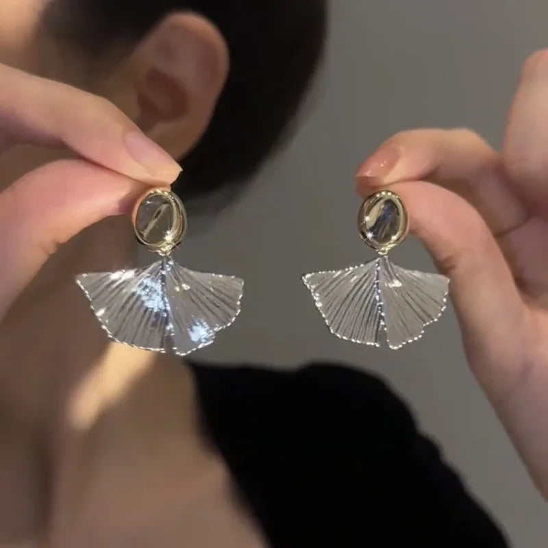 Fashion Minimalist Fish Shaped Dangle Earrings Bohemian Geometric Design Gold and Silver Color Earrings Jewelry Wholesale