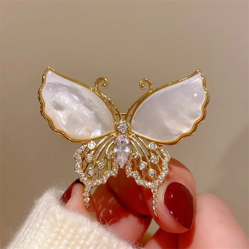 Simple Minimalist Crystal Letter V Brooch Pin for Women Men Rhinestone Triangle Brooches Pins Collar Accessories