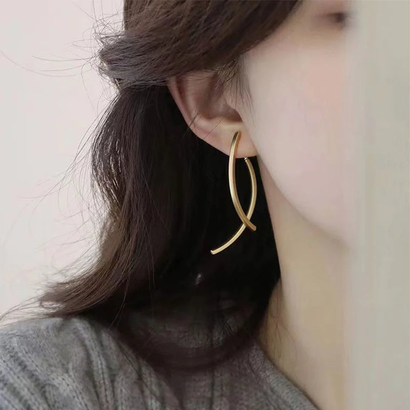 Fashion Minimalist Fish Shaped Dangle Earrings Bohemian Geometric Design Gold and Silver Color Earrings Jewelry Wholesale