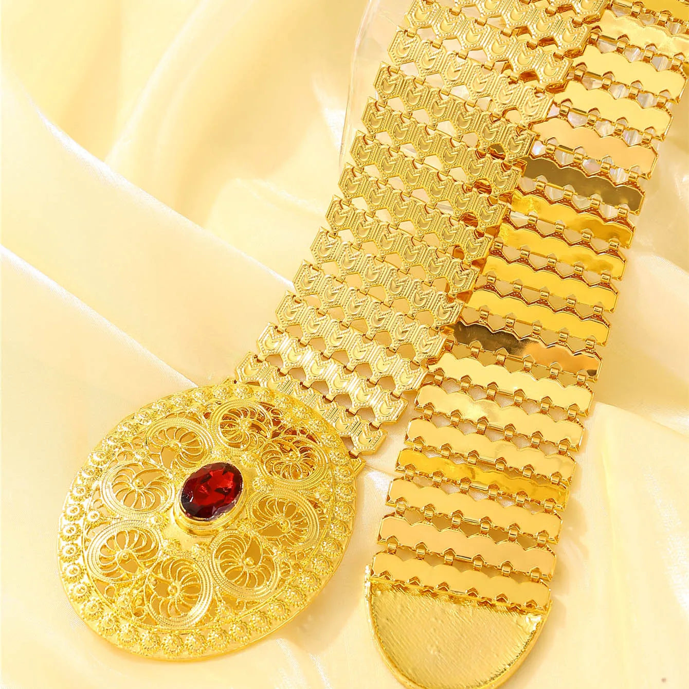 Gilded snak scalebelt golden oval leather belt inlaid with large red gemstones designed bridal banquet dances popular style belt